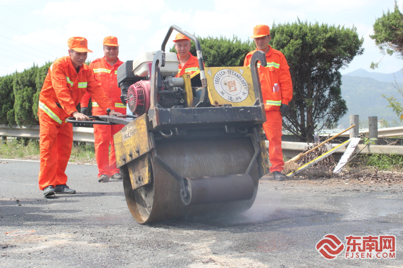 万博体育注册登录公路工程高级公路养护工高